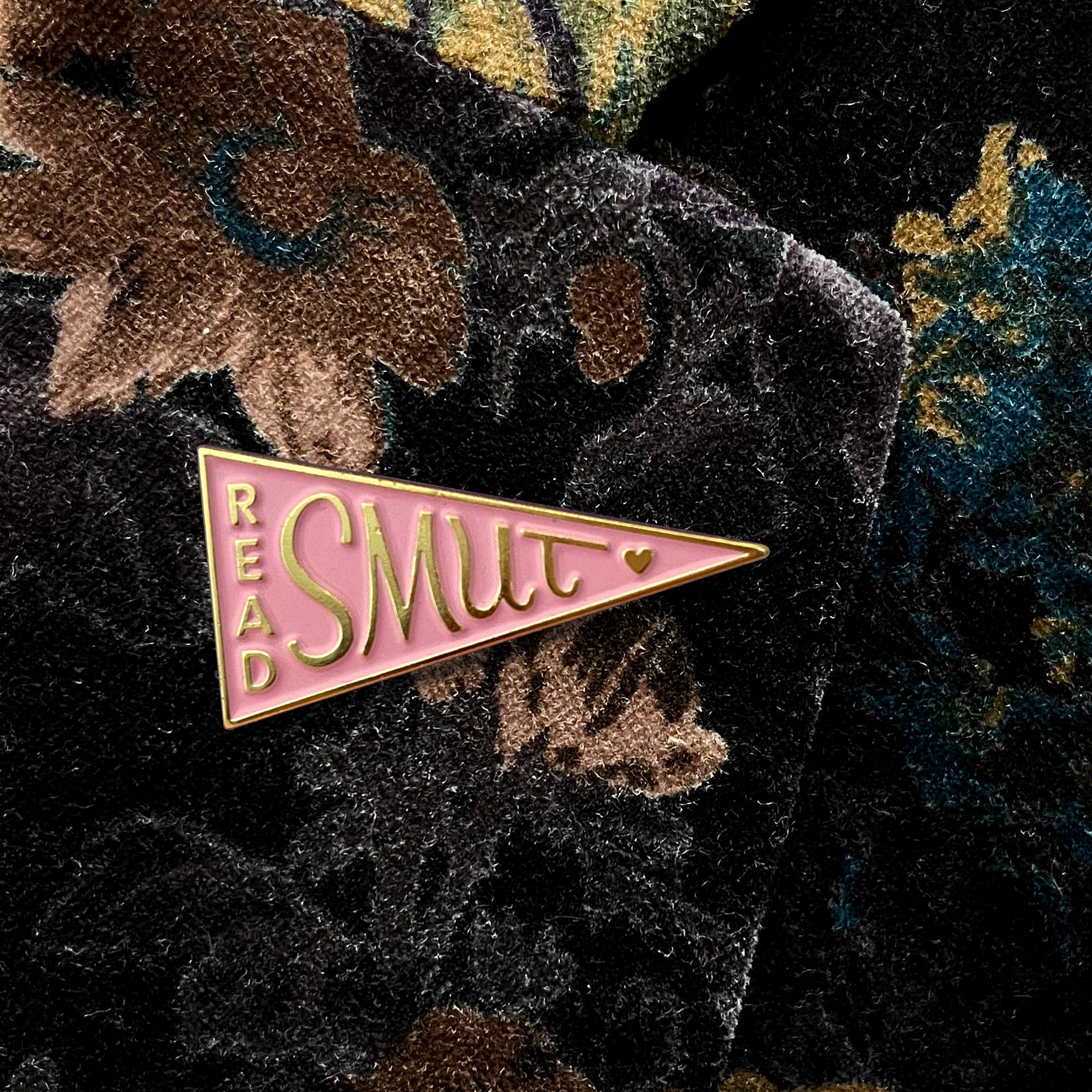 Read Smut lapel pin - bookish gift for romance readers