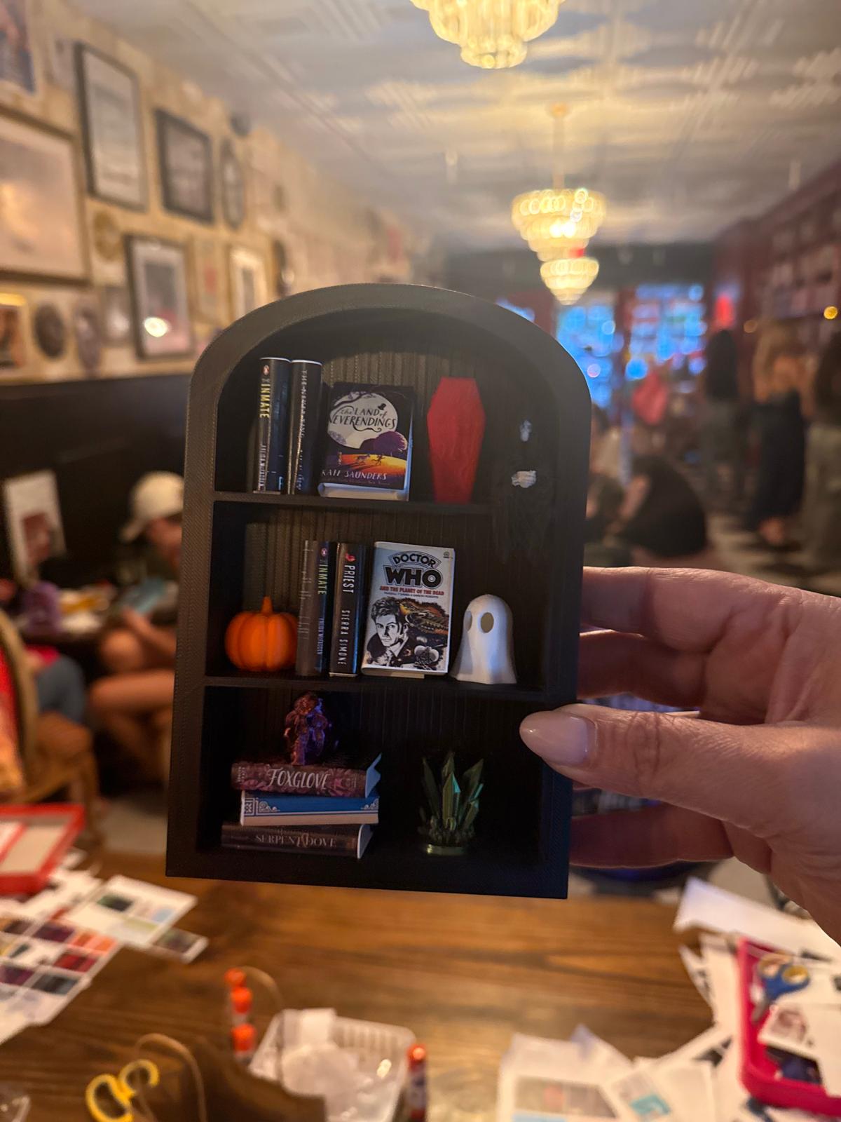 FALL / SPOOKY SEASON BOOKSHELF CRAFT NIGHT